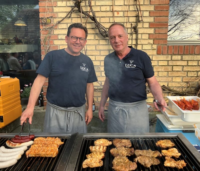 Grillbuffet Luca Metzgerei - Mitarbeiter vor dem Grill